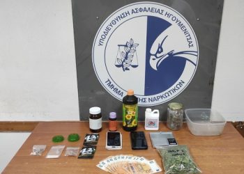 Βρέθηκαν στο σπίτι του ναρκωτικά και σύνεργα