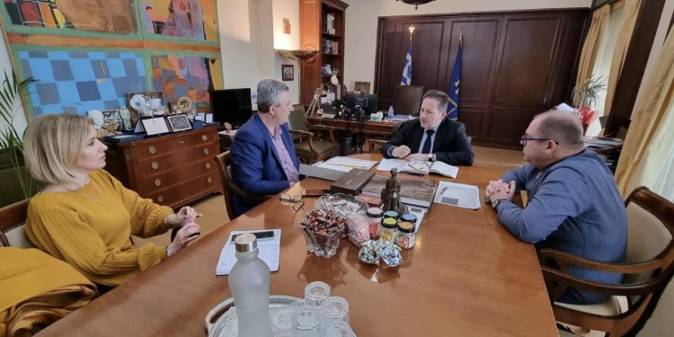 Με θετικές ειδήσεις η συνάντηση Τσιρογιάννη –  Πέτσα