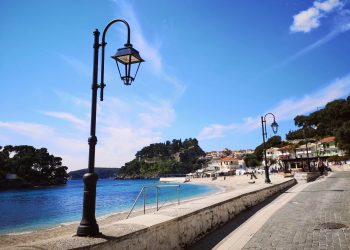 Νέος φωτισμός στην παραλία της Πάργας
