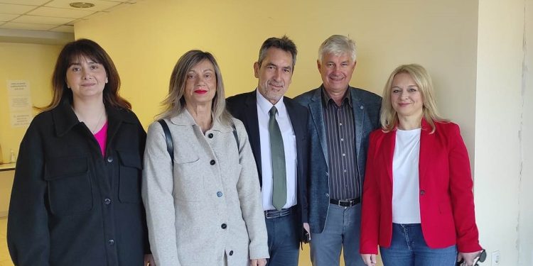 Επίσκεψη στο Υπνωτήριο Αστέγων οι Παπαγεωργίου – Κωτσαντή