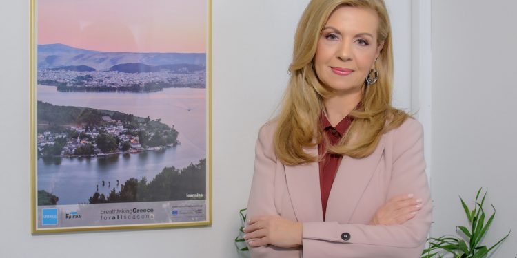 Μ. Τζούφη: “Αποφασιστικότητα, αισιοδοξία ώστε να ανθίσουν τα όνειρα και οι ελπίδες για «καλύτερες» μέρες”