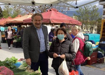 Επίσκεψη Θ. Οικονόμου στην λαϊκή αγορά