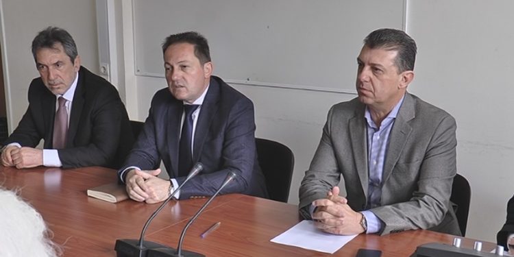 Στ. Πέτσας: Ενοχλημένος για την κριτική, δεν φταίει αυτός για τις χρηματοδοτήσεις του Ταμείου Ανάκαμψης…