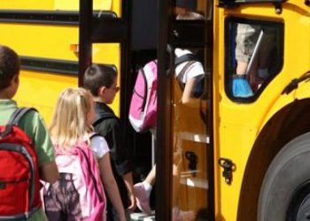 Ερώτηση για τους ελέγχους στα λεωφορεία μεταφοράς μαθητών