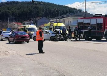 Tροχαίο ατύχημα: Μηχανή προσέκρουσε σε Ι.Χ.