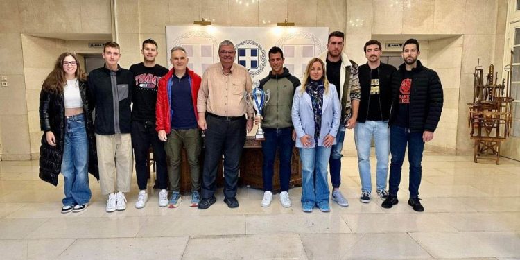 Με το χρυσό κύπελλο στον Περιφερειάρχη Ηπείρου ο Ν.Ο.Ι.