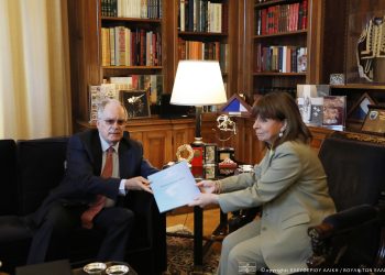 Παράδοση των αποτελεσμάτων των εθνικών εκλογών στην Πρόεδρο της Δημοκρατίας