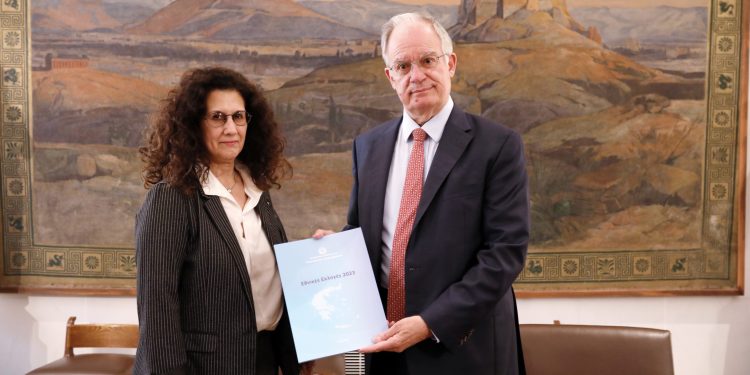 Παράδοση των αποτελεσμάτων των εθνικών εκλογών στην Πρόεδρο της Δημοκρατίας