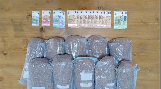 Συλλήψεις και κατάσχεση 10 κιλών αφορολόγητου καπνού