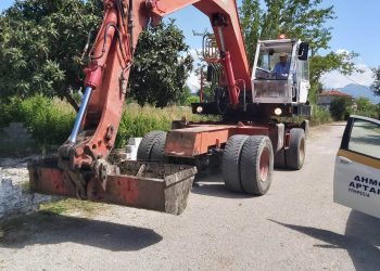 Άρτα: Έγκαιρα και συστηματικά προχωρούν οι καθαρισμοί στα αρδευτικά και αποστραγγιστικά αυλάκια