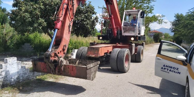 Άρτα: Έγκαιρα και συστηματικά προχωρούν οι καθαρισμοί στα αρδευτικά και αποστραγγιστικά αυλάκια