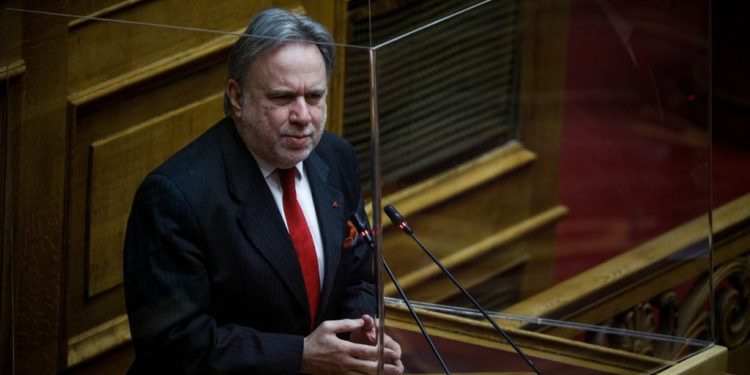 Αποσύρεται από το ψηφοδέλτιο του ΣΥΡΙΖΑ ο Γιώργος Κατρούγκαλος