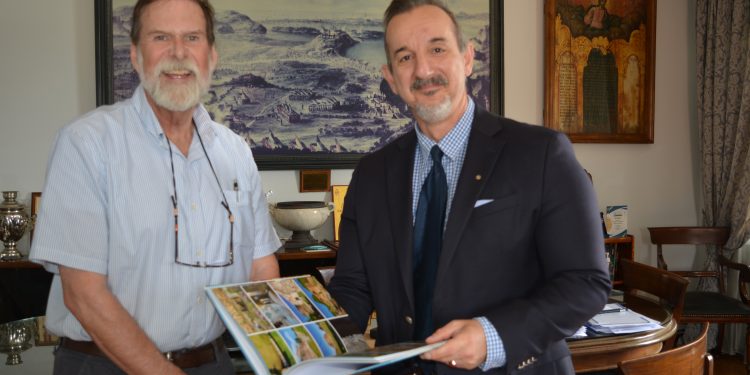 Το Μνημείο του Αυγούστου “κεντρίζει” το ενδιαφέρον καθηγητών από Πανεπιστήμια της Αμερικής