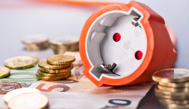 Συμβουλές της ΡΑΑΕΥ για την αποφυγή πρόσθετων χρεώσεων στους λογαριασμούς ρεύματος