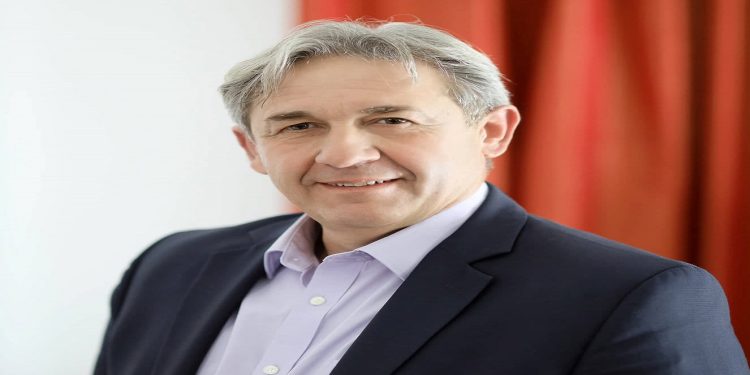 Γ. Στέφος για Πανελλήνιες: “Η ζωή σας περιμένει εκεί έξω να την αλλάξετε με τα όνειρά σας”