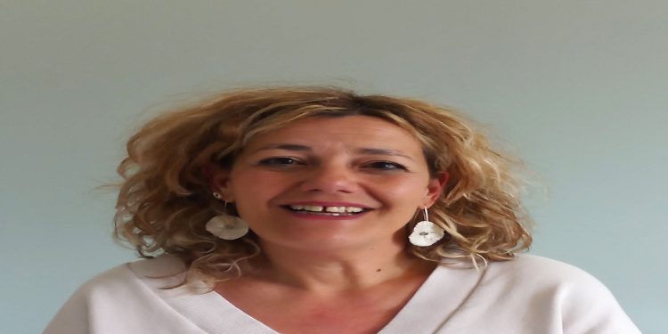 Η Όλυ Τσουμάνη για τα προγράμματα των κομμάτων