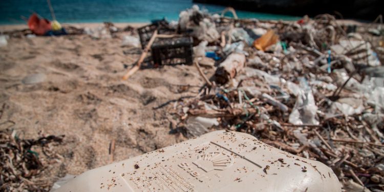 Greenpeace: Να βάλουμε τέλος στην εποχή του πλαστικού