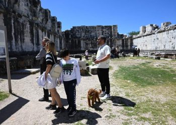 Υπουργείο Πολιτισμού: «Πράσινο φως» για ζώα συντροφιάς σε 120 αρχαιολογικούς χώρους