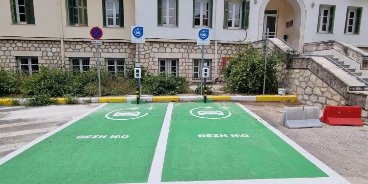 Δίκτυο φόρτισης ηλεκτρικών οχημάτων εγκαταστάθηκε στο Γ.Ν. Ι. «Χατζηκώστα»