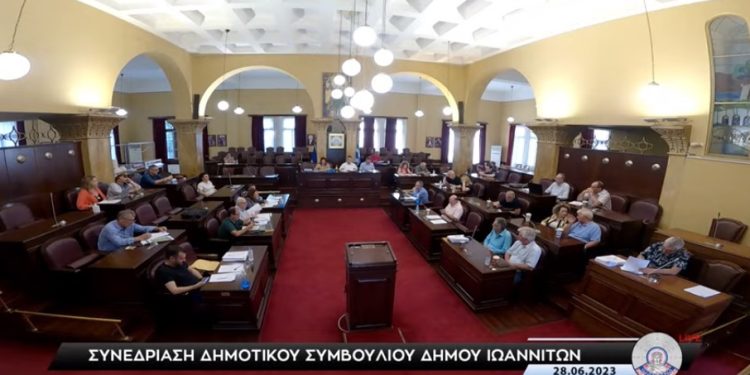 Τα έργα στην πόλη, τα Plasmata II, τα ογκώδη και τα πανό τέθηκαν στο Δημοτικό Συμβούλιο