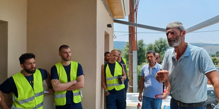 O N. Έξαρχος σε εργοστάσιο εμφιάλωσης