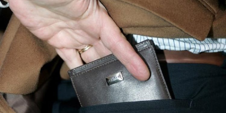 Του πήραν 200 ευρώ από τη τσέπη του … μέσω της απασχόλησης