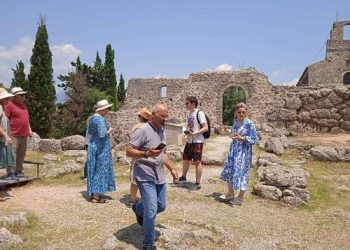 Δημοσιογράφους από τη Ρουμανία ξενάγησε η Περιφέρεια στα παράλια της Ηπείρου