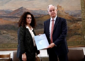 Τα εκλογικά αποτελέσματα επιδόθηκαν στον Πρόεδρο της Βουλής