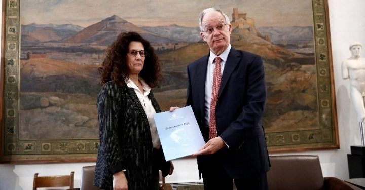 Τα εκλογικά αποτελέσματα επιδόθηκαν στον Πρόεδρο της Βουλής