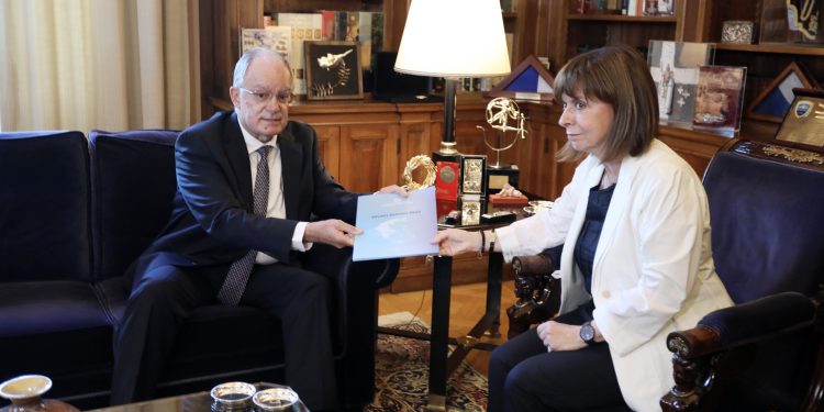 Παράδοση των αποτελεσμάτων των εθνικών εκλογών στον Πρόεδρο της Βουλής και στην Πρόεδρο της Δημοκρατίας