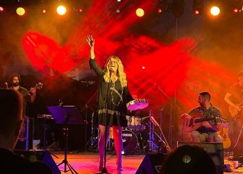 Μάγεψε την Άρτα  η Ελένη Τσαλιγοπούλου