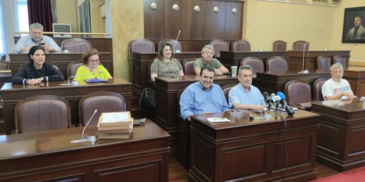 Παραδόθηκαν στις Κοινότητες οι μελέτες για τις εκκρεμότητες σε διανοίξεις δρόμων