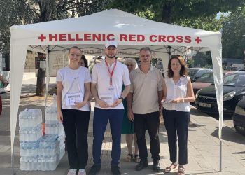 Δράση κοινωνικής προσέγγισης λόγω καύσωνα από τον Ερυθρό Σταυρό