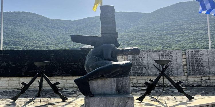 Κατέθεσαν στεφάνι στη Μουσιωτίτσα οι Ορίζοντες Ηπείρου