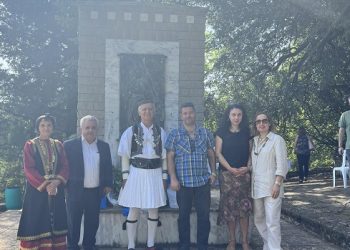 Κατέθεσαν στεφάνι στους Δραμεσούς οι Ορίζοντες Ηπείρου