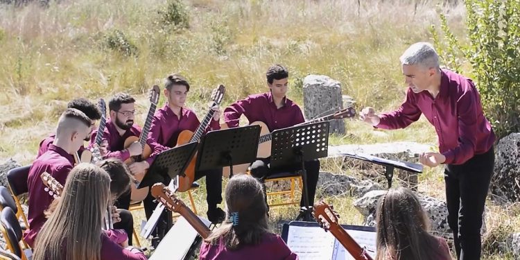 Το Κιθαριστικό Σύνολο Ροδοτοπίου Ιωαννίνων ταξιδεύει στη Σύρο