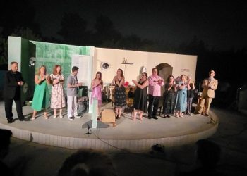 Η θεατρική ομάδα «ΕΠΙ ΣΚΗΝΗΣ» του Δήμου Ζίτσας, ταξίδεψε και στη Δερβιτσάνη