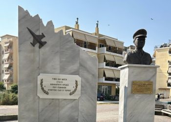 Άρτα: Επιμνημόσυνη δέηση και κατάθεση στεφάνων στο Μνημείο του Σμηναγού Αναστάσιου Μπαλατσούκα
