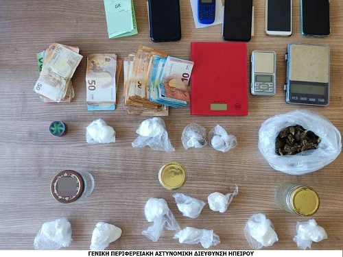 Συνελήφθησαν δύο ημεδαποί στα Ιωάννινα, που κατηγορούνται για διακίνηση ναρκωτικών