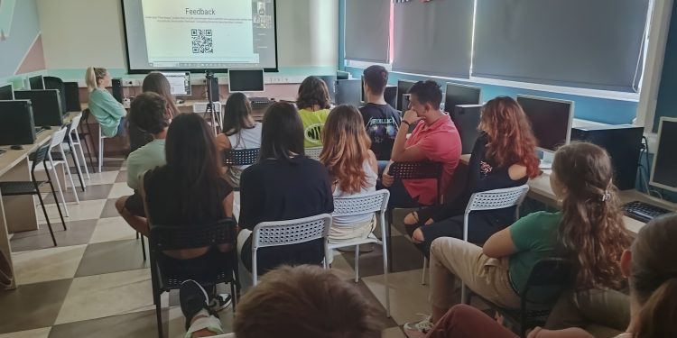 Σε διαδικτυακή εκπαιδευτική συνάντηση του Erasmus+ οι μαθητές του Ζωγράφειου Σχολείου