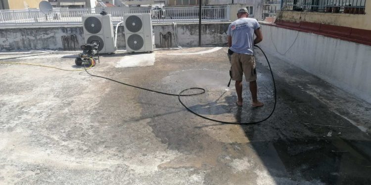 Παρέμβαση υγρομόνωσης της ταράτσας στην αίθουσας του Μ/Φ Συλλόγου Άρτας « ο Σκουφάς»