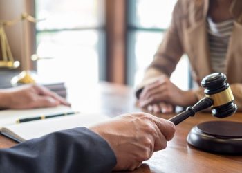 Συνάντηση με την προσωρινή πρόεδρο του συλλόγου δικαστικών υπαλλήλων Ιωαννίνων