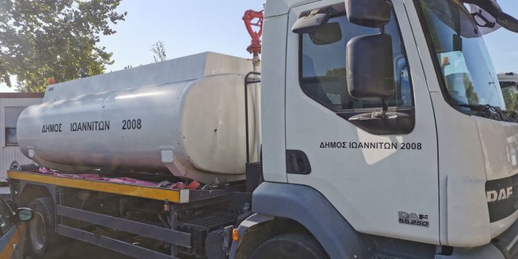 Ο Δήμος Ιωαννιτών συνέδραμε με υδροφόρες τα Τρίκαλα