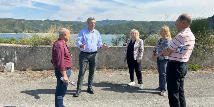 Ο Χρ. Τσιρογιάννης από τη λίμνη Πουρναρίου: « Όλοι οι πολιτικοί συνδυασμοί στον Δήμο είναι κατά του πλωτού φωτοβολταϊκού; »