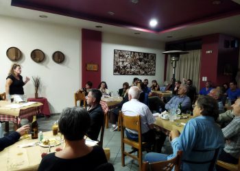 Η Όλυ Τσουμάνη στα Καρδαμίτσια με κατοίκους και εκπροσώπους πολιτιστικών συλλόγων της περιοχής