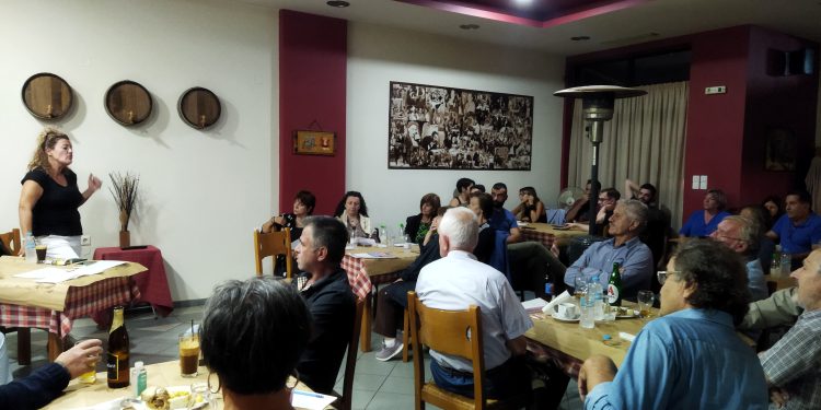 Η Όλυ Τσουμάνη στα Καρδαμίτσια με κατοίκους και εκπροσώπους πολιτιστικών συλλόγων της περιοχής