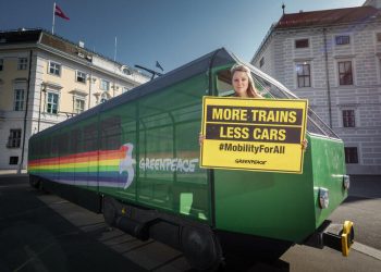 Νέα έκθεση Greenpeace: Η Ελλάδα επένδυσε πάνω από τρεις φορές περισσότερο σε δρόμους από ό,τι σε σιδηροδρόμους, από το 1995