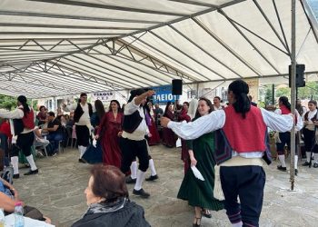 Πλήθος κόσμου στη Ροδαυγή Άρτας για την 13η Γιορτή Κάστανου