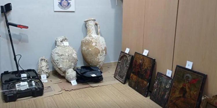 Συνελήφθησαν δυο άτομα στα Ιωάννινα για κατοχή αρχαιοτήτων – Κατασχέθηκαν δύο αμφορείς ρωμαϊκών χρόνων, πέντε εικόνες