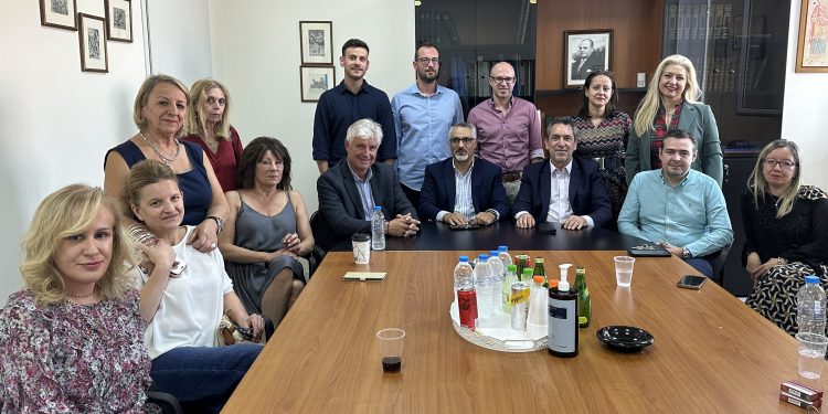 Επίσκεψη Δ. Παπαγεωργίου στα γραφείου του Ιατρικού Συλλόγου